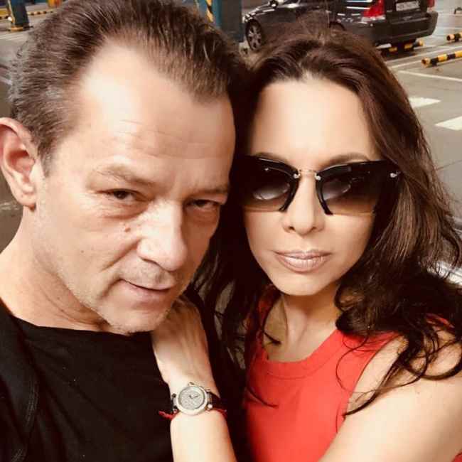 "Разошлись, как в море корабли!": исполнитель хита 90-х "Больно мне, больно" развелся